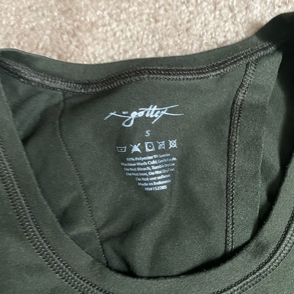 Workout tank - Picture 2 of 5